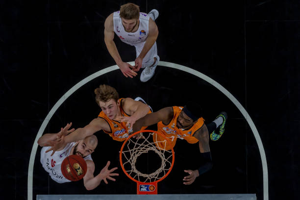 许多中游球 许多中游球