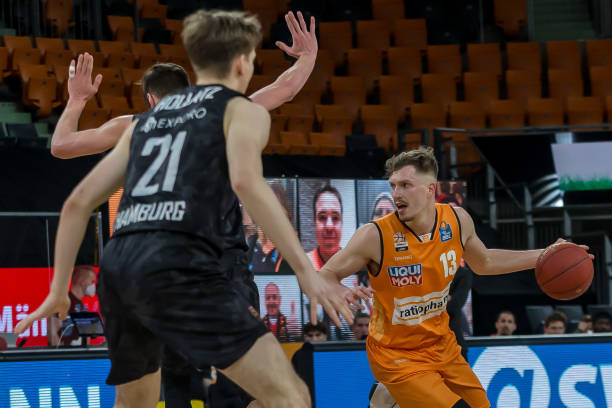 三后卫阵容 三后卫阵容